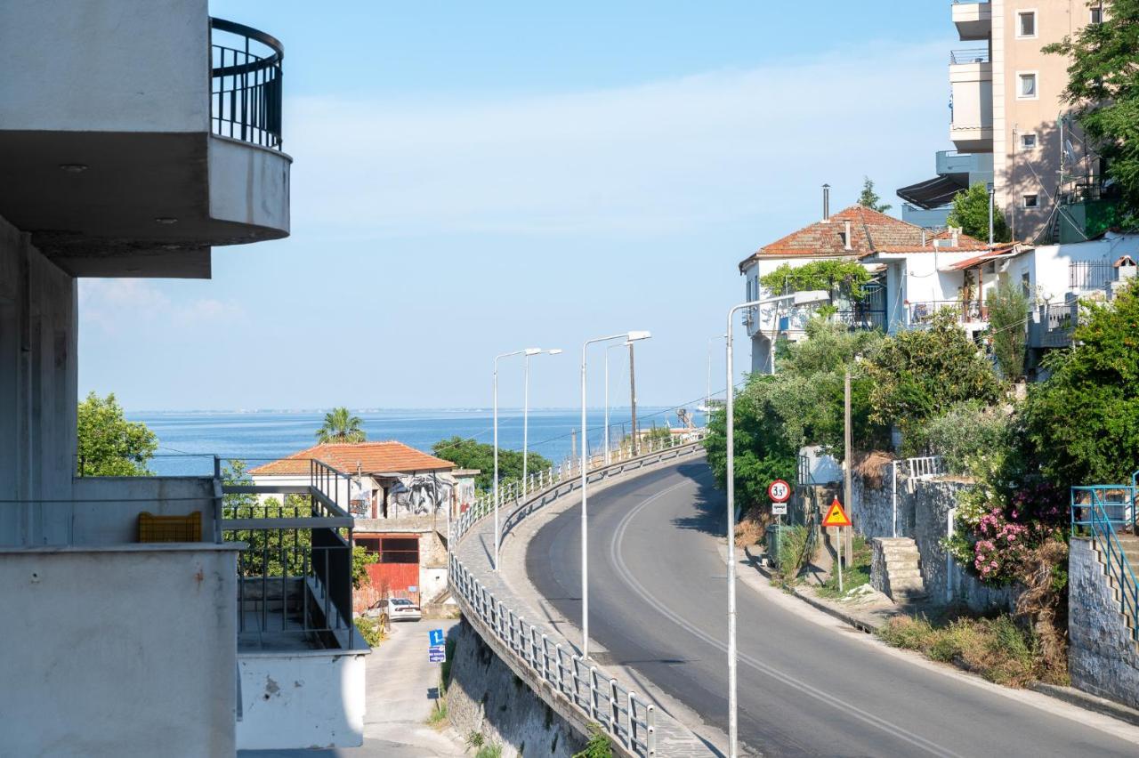 La Dns Apartment Kavala Bagian luar foto