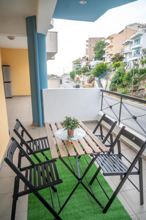 La Dns Apartment Kavala Bagian luar foto